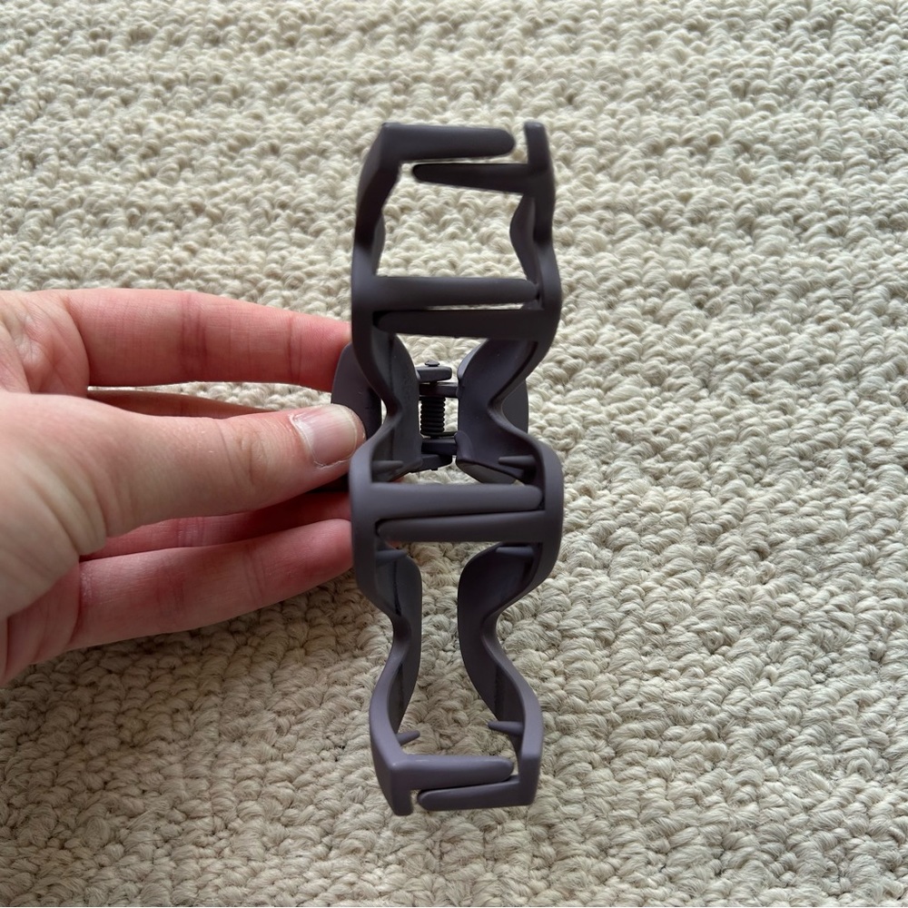 Large Dusty Purple Matte Wavy Claw Clip - Picture 5 of 9